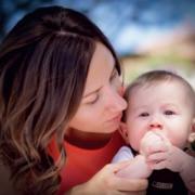 L'âge moyen d'entrée dans la profession est de 34 ans, plus tardif que les autres métiers de la petite enfance.