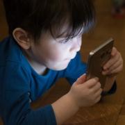 Les écrans rendent les enfants trop sédentaires