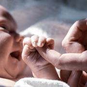 Congé de naissance : des craintes face au manque de solutions d’accueil 