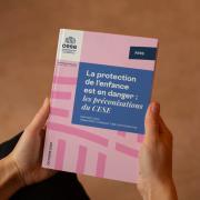 Recruter, former, valoriser : les préconisations du CESE pour les assistants familiaux