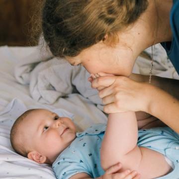 Les bébés cumulent les schémas classiques de la “mignonnerie”.