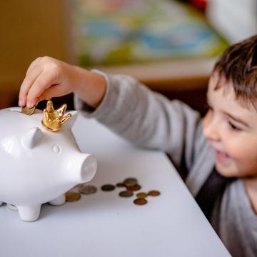 Le crédit d'impôt pour garde d'enfant passera sera relevé de 600 € pour 2023