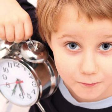 Jusqu’à l’âge de six ans, le temps des horloges n’a pas de sens pour l’enfant.